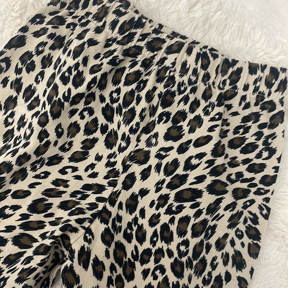 GIRLS LEOPARD PRINT LEGGINGS WITH PINK RUFFLE DETAIL - Picture 3 of 5